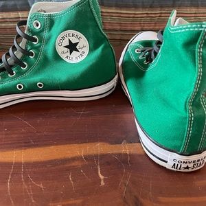Converse All Star high top sneakers. Green/ black laces. Men size 10, woman 12